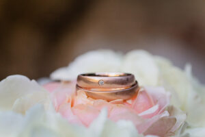 Hochzeitsringe und Brautstrauß – Detailaufnahme, Hochzeitsfotos Riesa