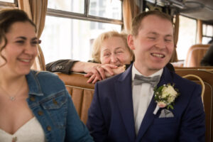 auf dem Weg zur Feier - Hochzeitsfotos Dresden