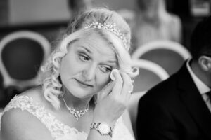 Tränen der Rührung während der Trauung - Hochzeitsfotos Dresden