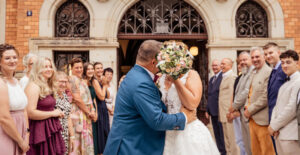 Hochzeitsfotografie in Tharandt - ein versteckter Kuss